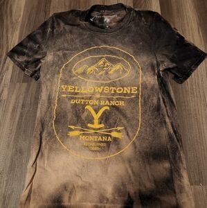 YELLOWSTONE Dutton Ranch distressed graphic custom tee size small. NEW